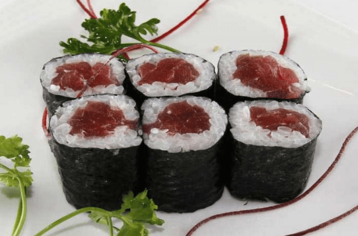 302. Tuna (Maguro) Maki (6 pcs)