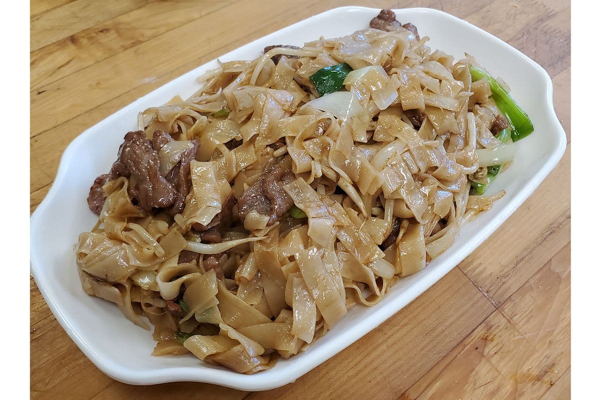 601-Nouilles de riz avec boeuf 干炒牛河