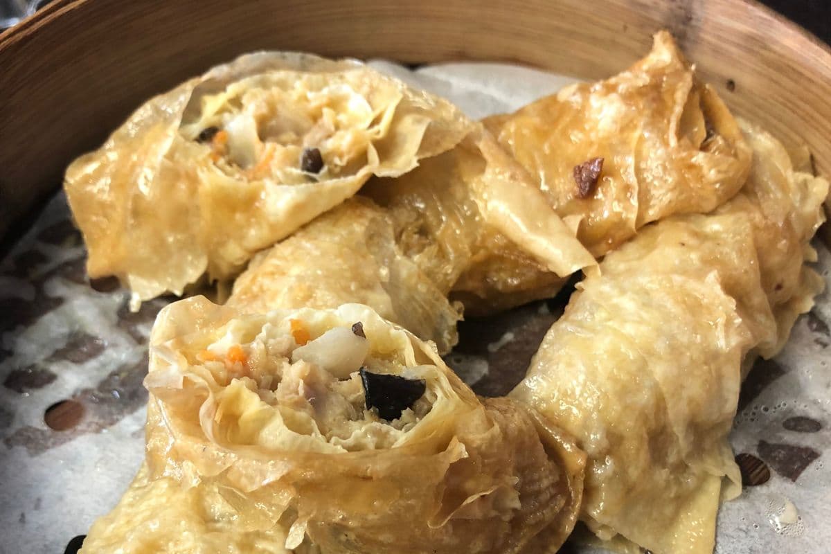 D2. Steamed Bean Curd Roll (4pcs) 腐皮卷