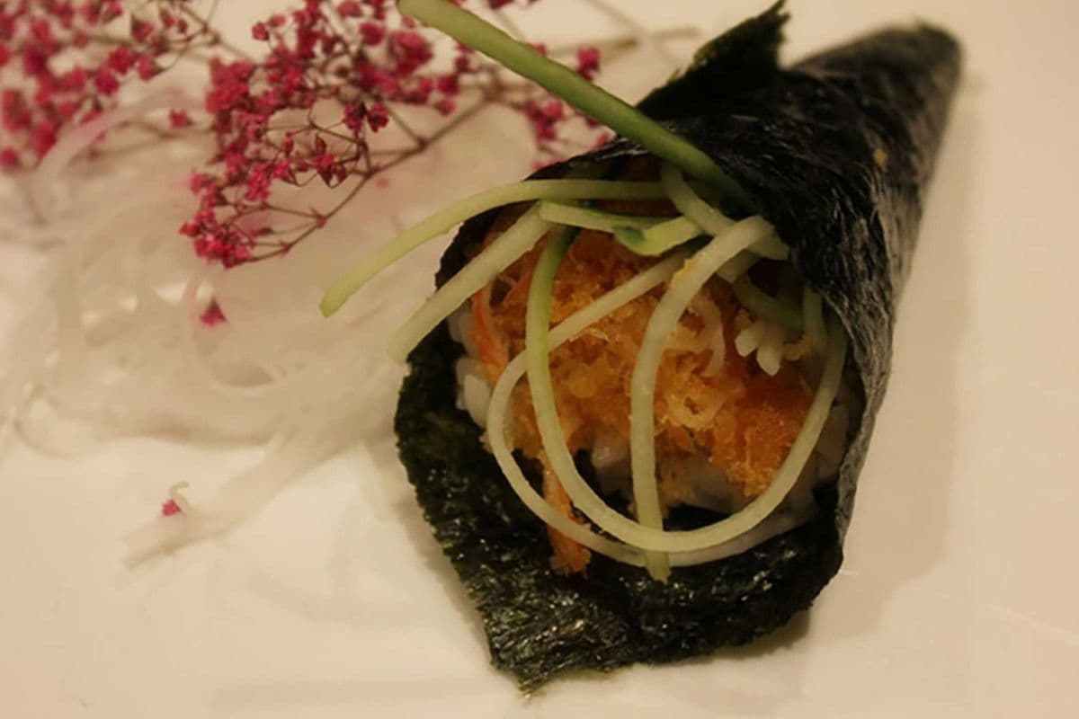 C23. Crispy Spicy Crabmeat Hand Roll (2 pcs)