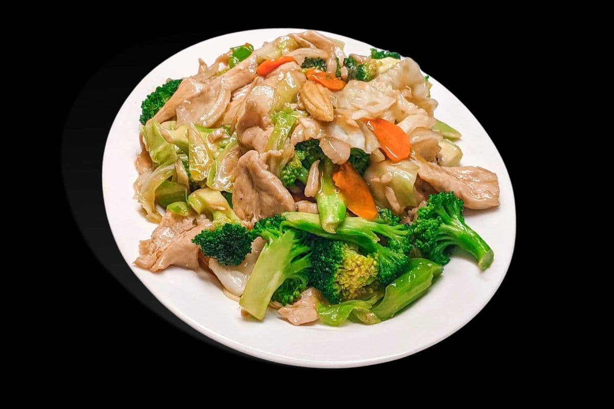 130. Special Sliced Chicken Chow Mein