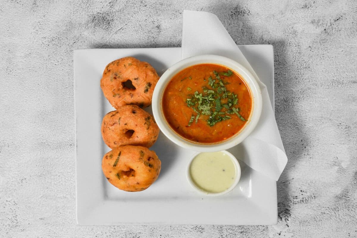 Vada Sambhar (3 pcs)