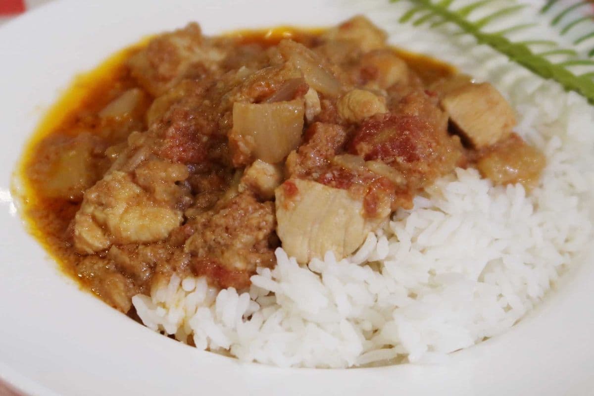 Coconut Chicken Curry W. Spring rolls