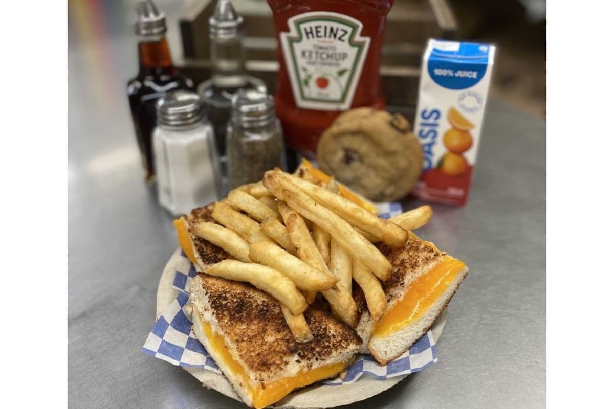 Grill Cheese and Chips