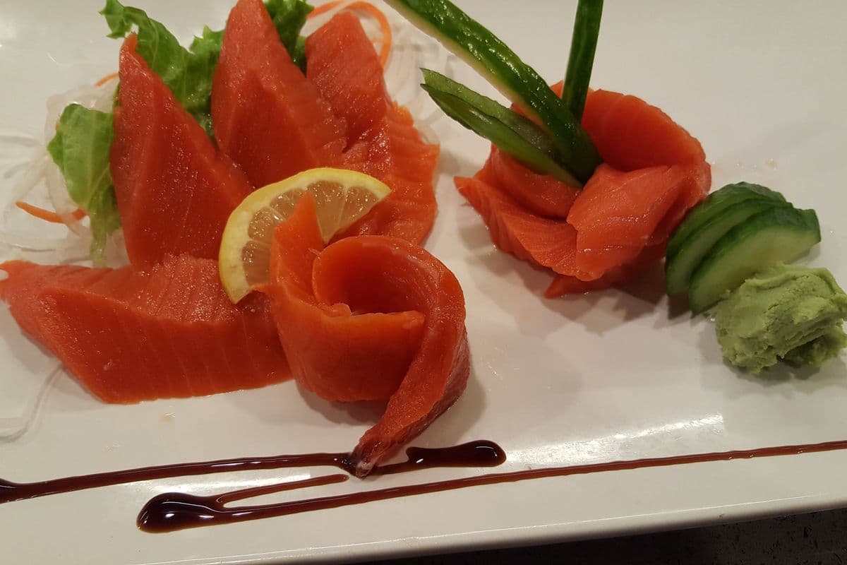 108. Wild Salmon Sashimi (9 pcs)