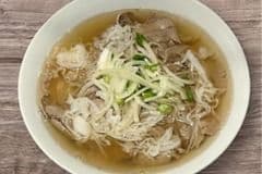 332. Well-Done Lightly Fat Beef and Stewed Tripe Rice Noodle Soup