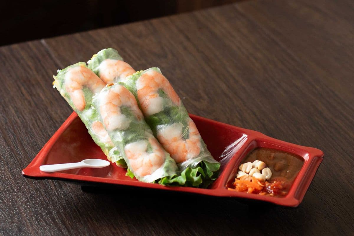 A3. Fresh Salad Rolls (4pcs) (2 rolls, each cut in half)