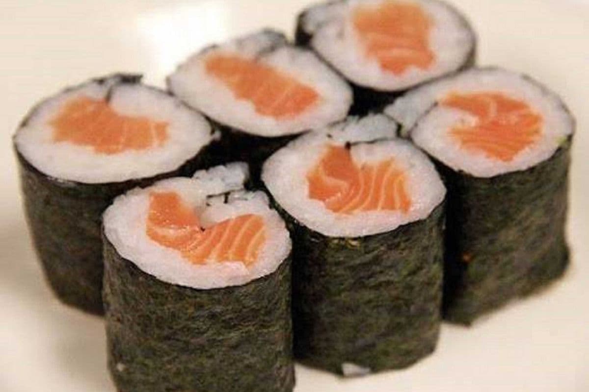 Salmon Roll (6pc)
