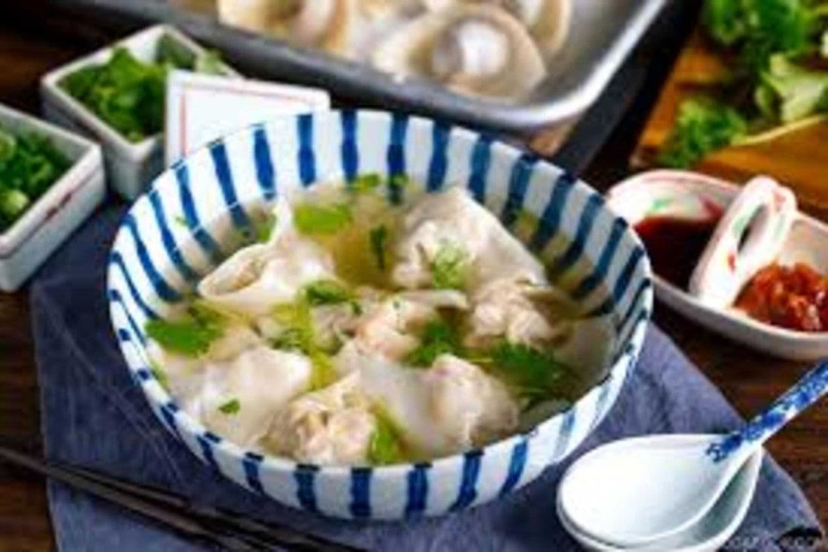 Fish Wrapped Shrimp Dumpling with Pork Bone Soup (8 pcs) 猪骨上湯煮鱼皮餃