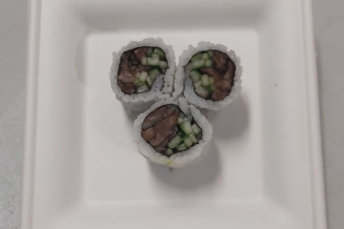 55.Shitake Mushroom with Cucumber Roll (250 Cal)