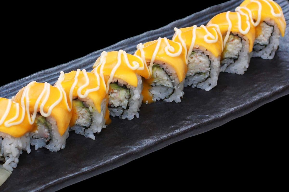 Mango California Roll (8 pcs)