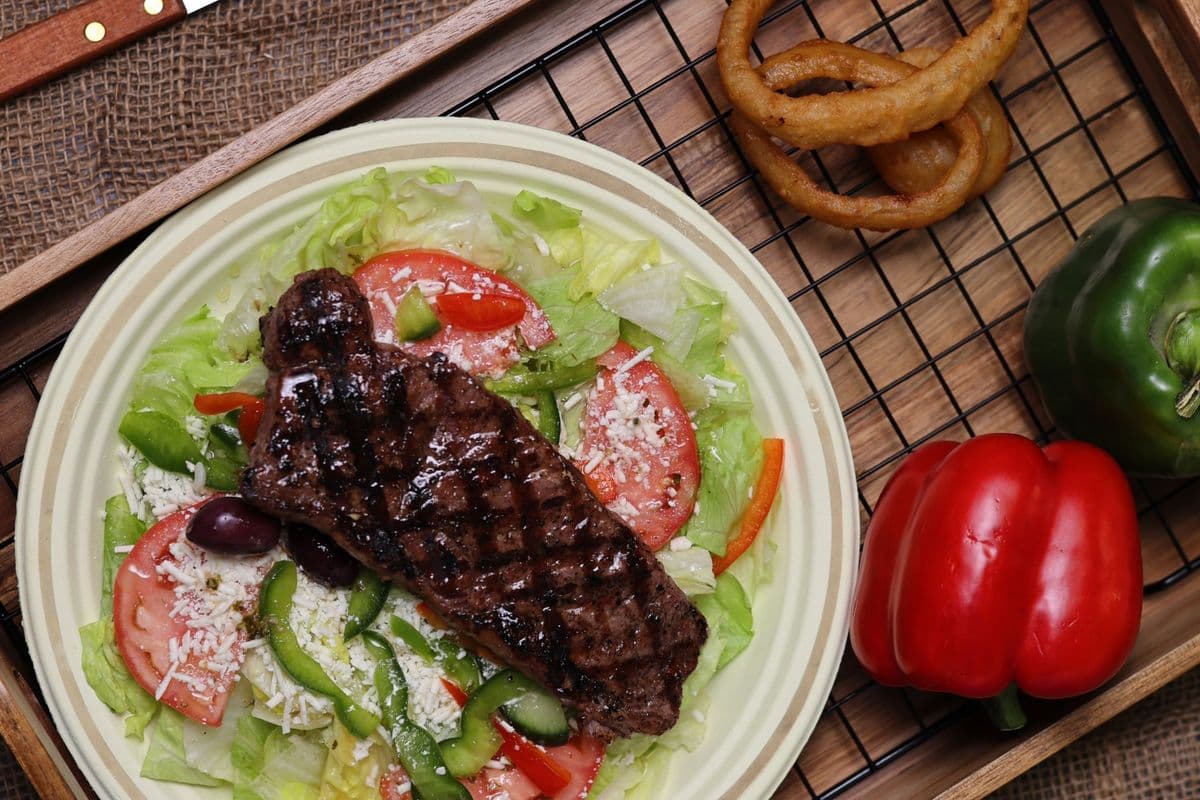 New York Steak Greek Salad