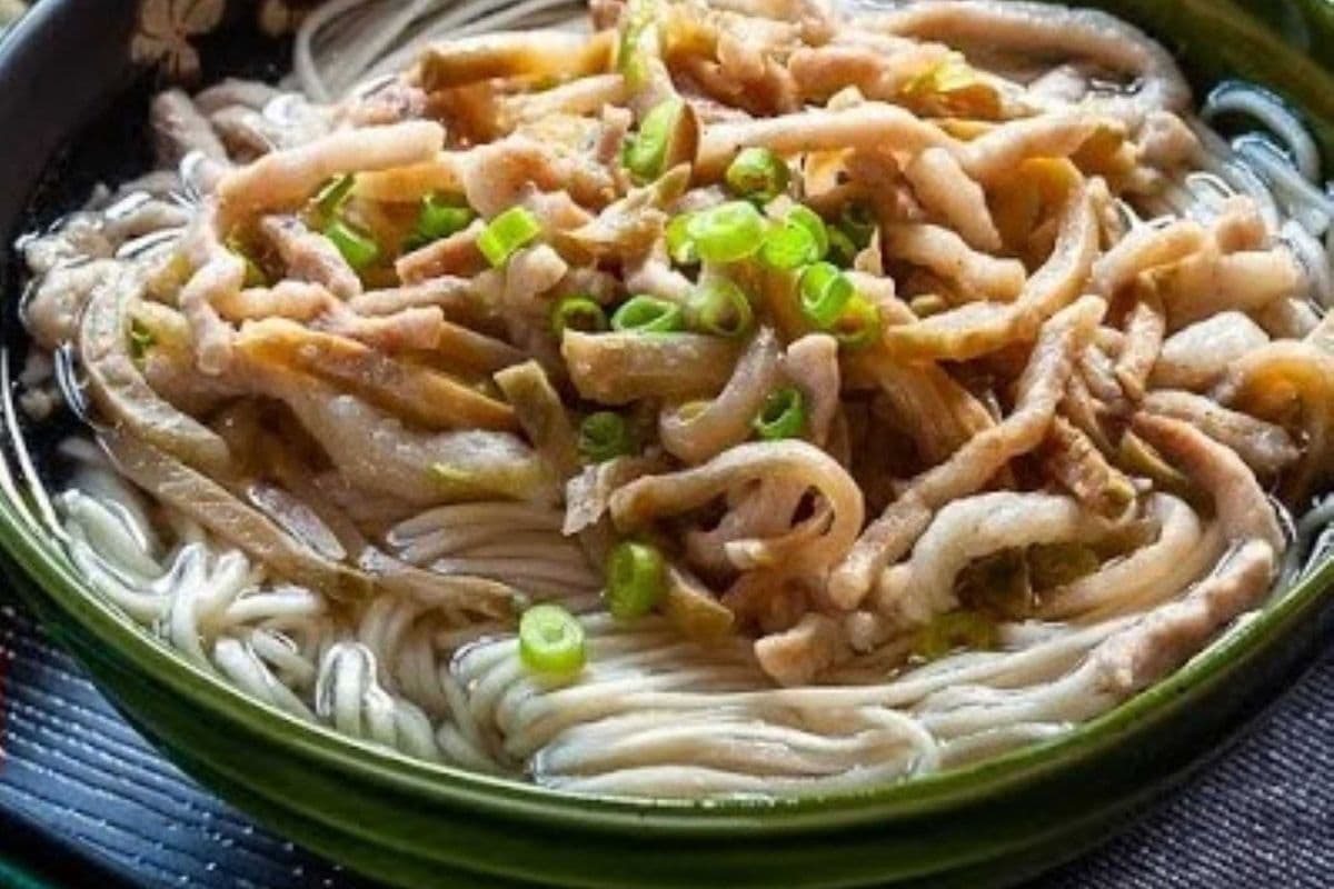 Pork with Szechuan Pickle Noodle Soup (榨菜肉丝大骨汤面)