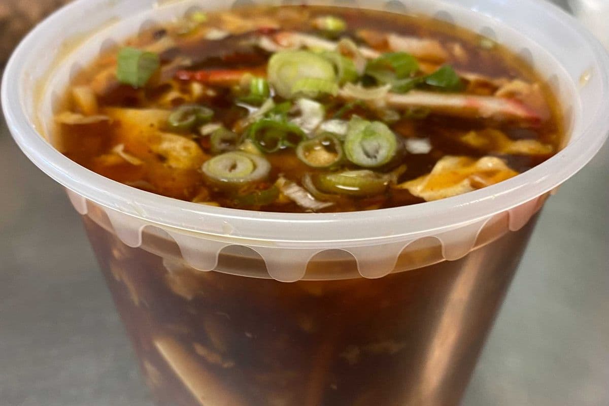 Hot and Sour Soup with Pork (Large) (24 oz)