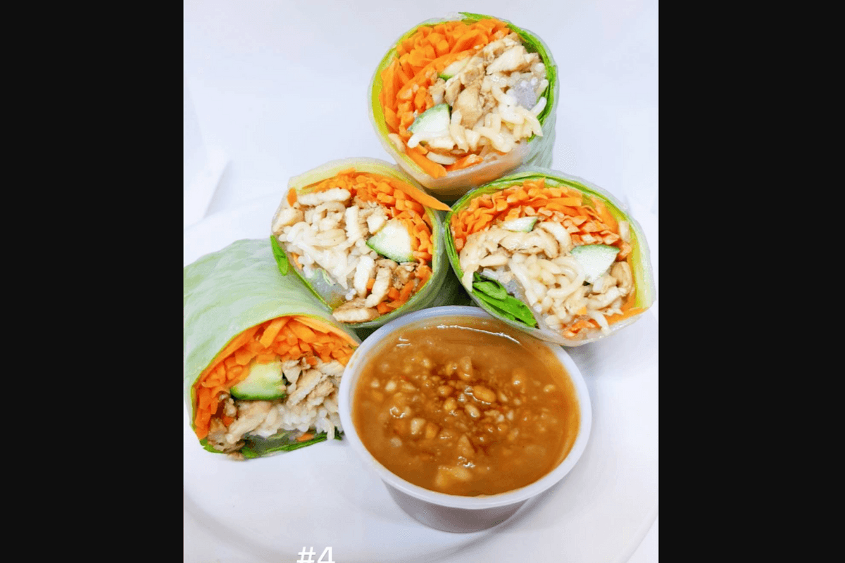 4. Fresh Rolls (2 pcs)