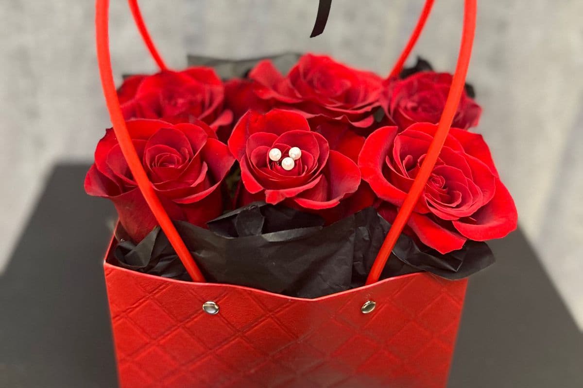 Roses In Purse Red