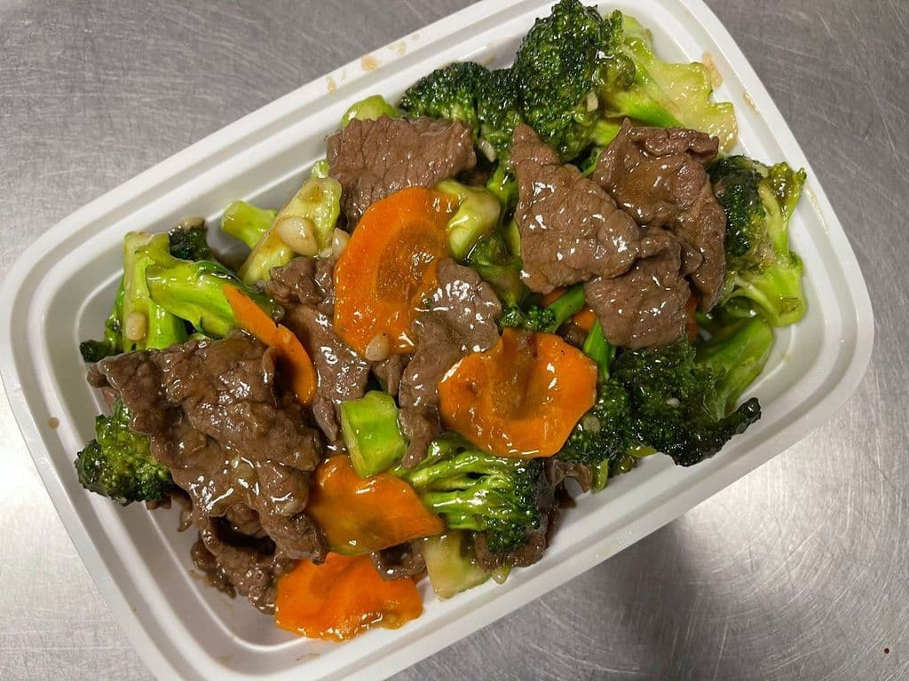 38. Sliced Beef with Broccoli