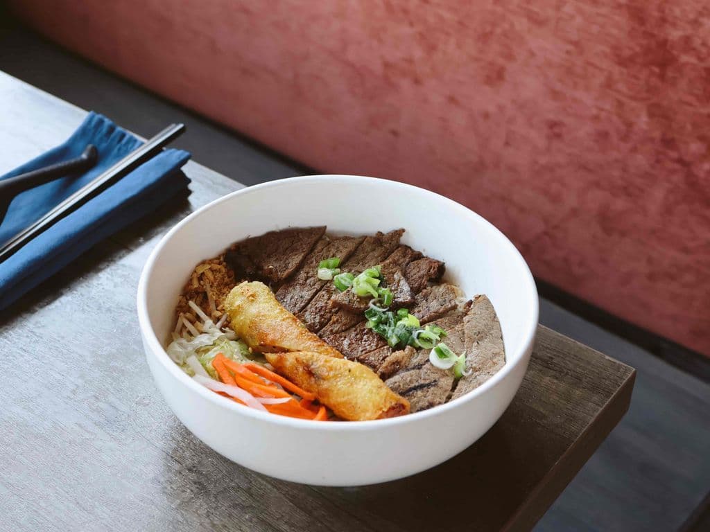 B05 - Vermicelli, Spring Rolls & Grilled Beef (Bún Bò Nướng, Chả Giò)