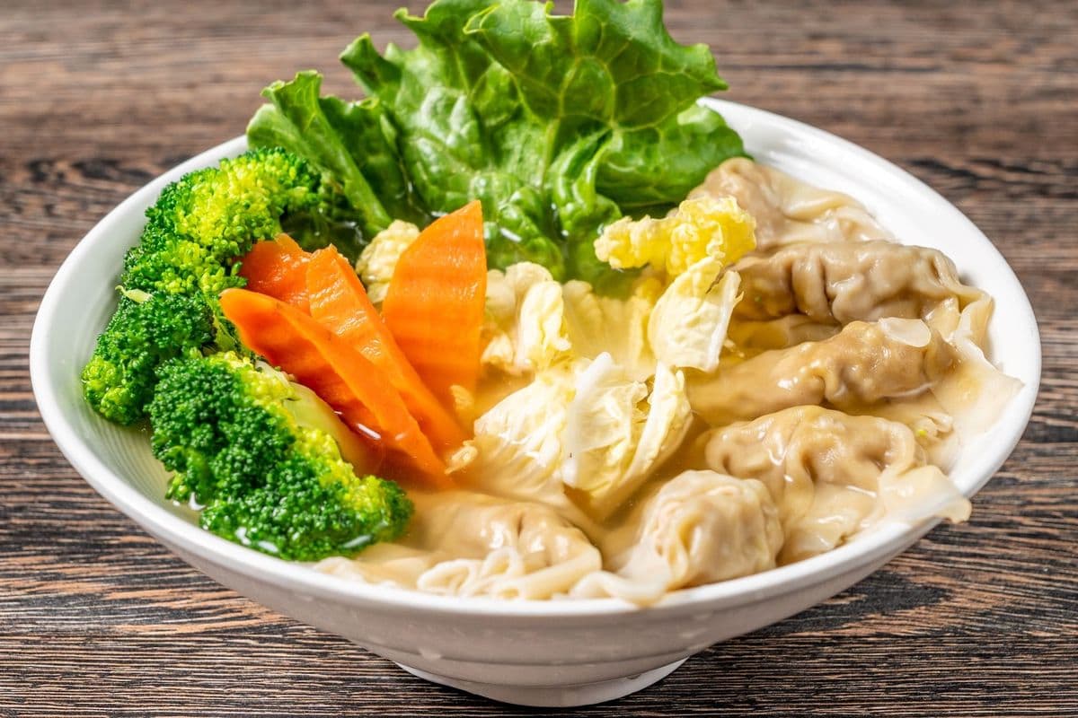 T4. Wonton Soup w/ Veggie - OO
