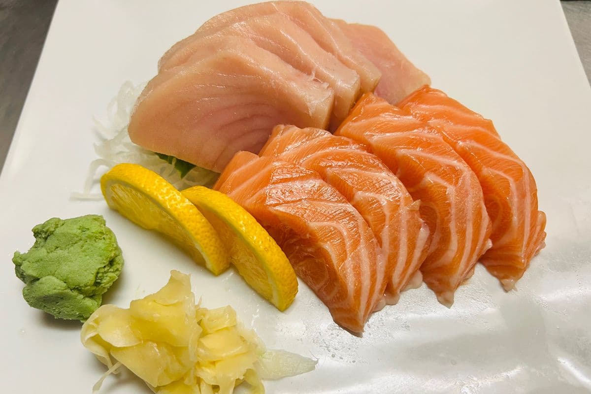 Tuna and Salmon Sashimi (8 pcs)