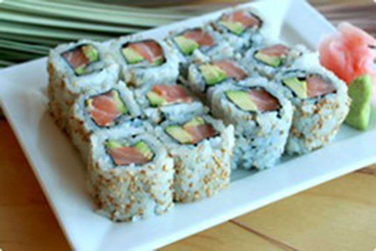Avocado Salmon Roll (8pcs)