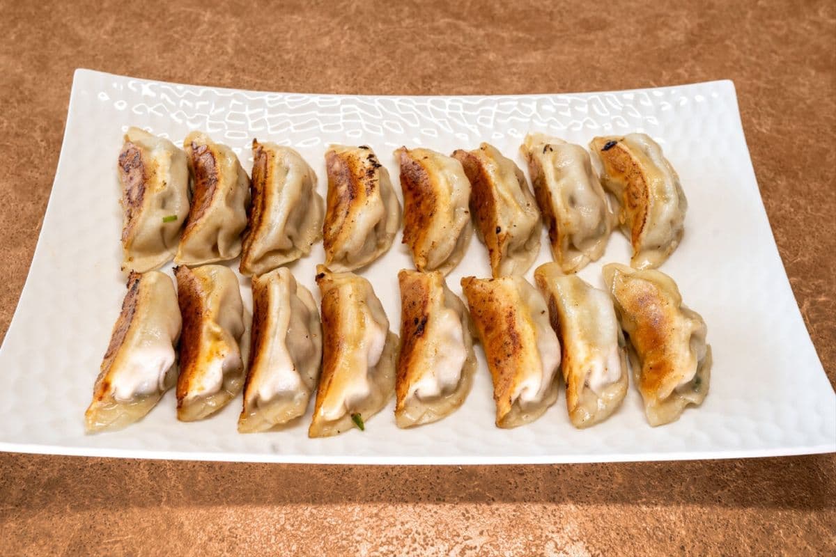 Pan-Fried Dumplings - Beef, Carrot, and Onion (16 pcs) - 胡萝卜牛肉煎饺 16个