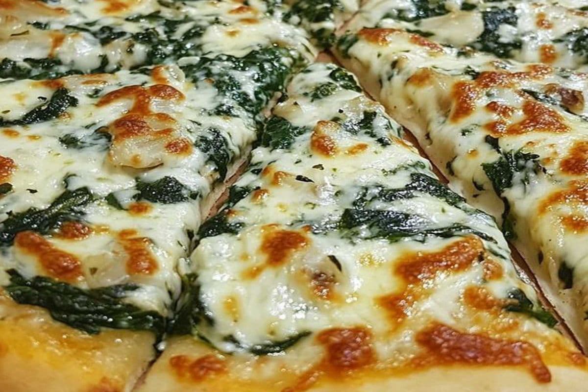 16. 12" Medium Garlic Spinach Chicken Pizza