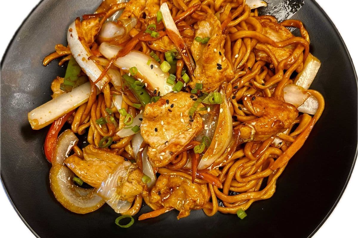 H2. Nouilles sautées avec poulet / Stir Fry Chicken Noodles