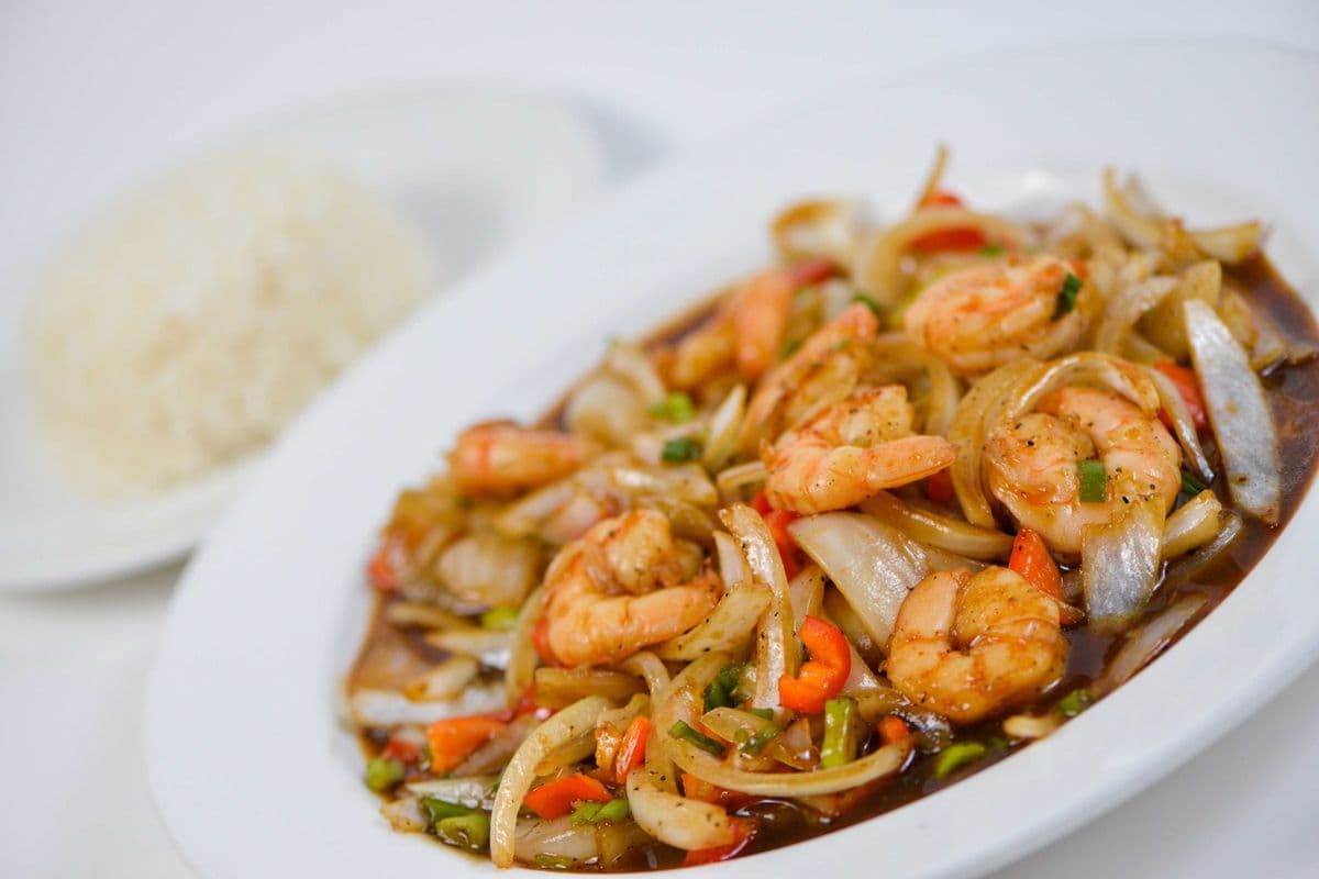 69. Stir-Fried Prawns with Black Pepper Sauce (with Bell Peppers & white onions, carrots) - Tom Xao Tieu Den
