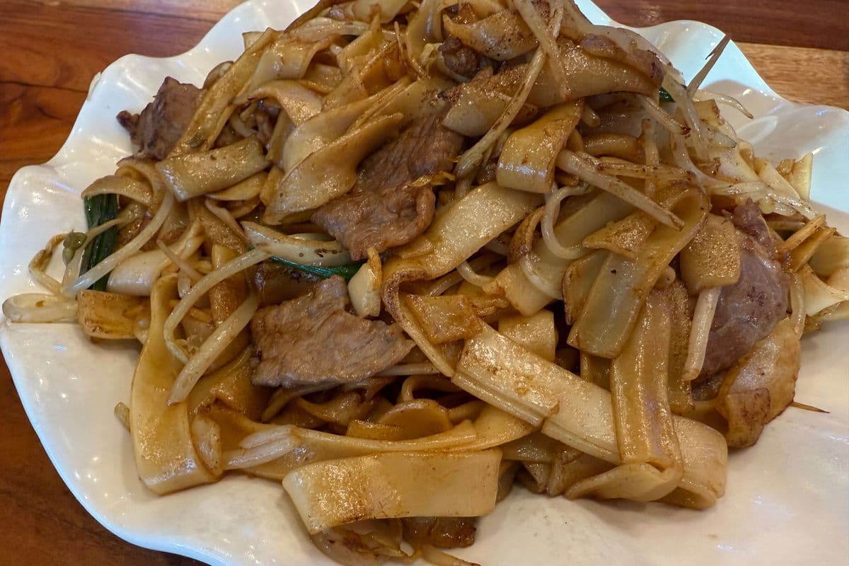 Flat Rice Noodle w. Beef & Saya Sauce 干炒牛河(大) ((Size: R  大))