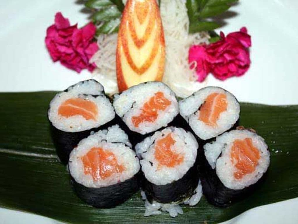 Salmon Roll (6pcs)