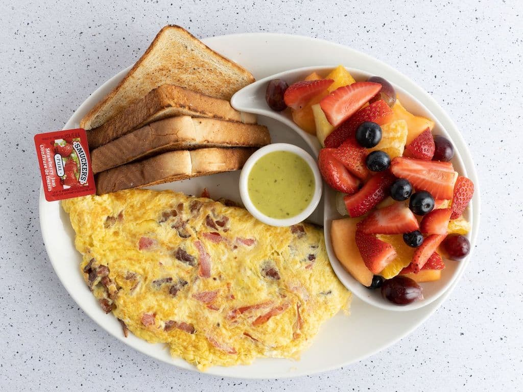 The Avocado Salsa Omelette (Spicy)