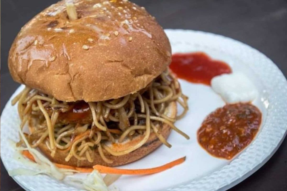 Aloo Tikki Noodle Burger