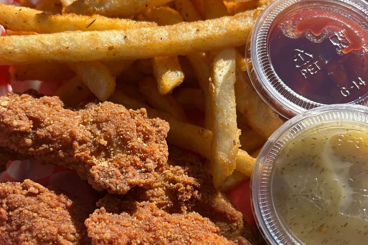 Chicken fingers and crispy fries