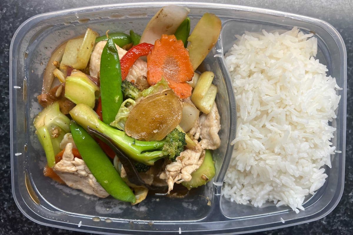 Gai Phad Khing (A.K.A Ginger Chicken) [REFRIGERATED, COLD]