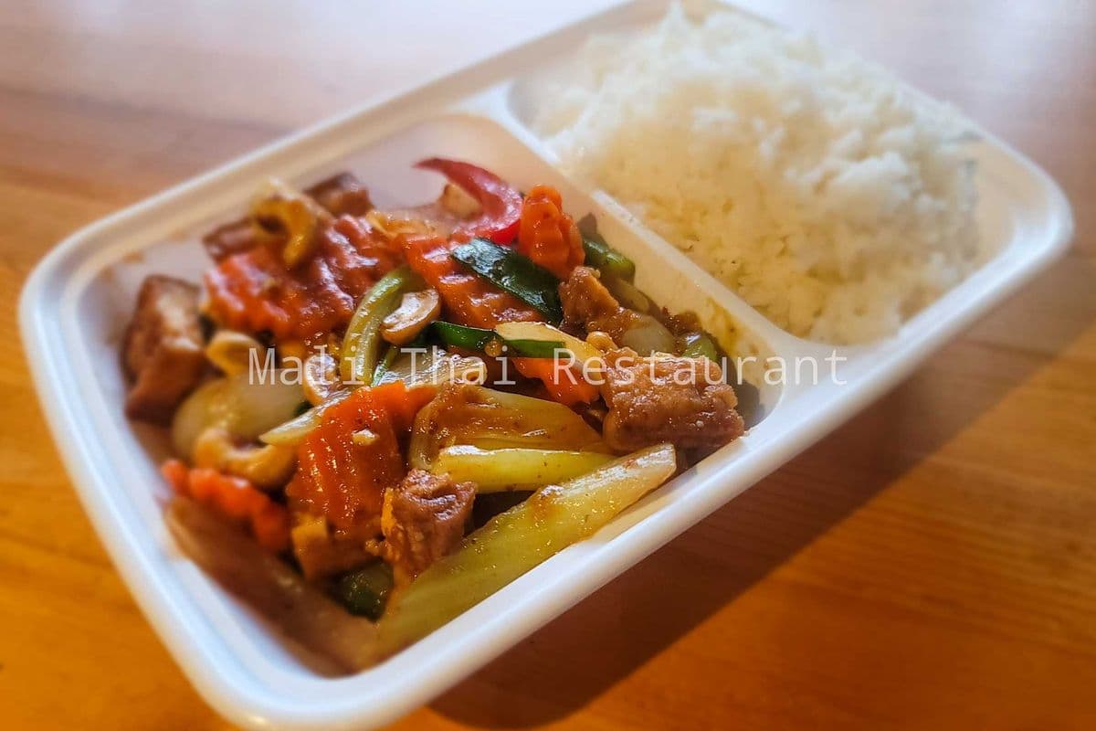 RD2. Pad Ma Maung Him Ma Paan (Cashew Nuts)