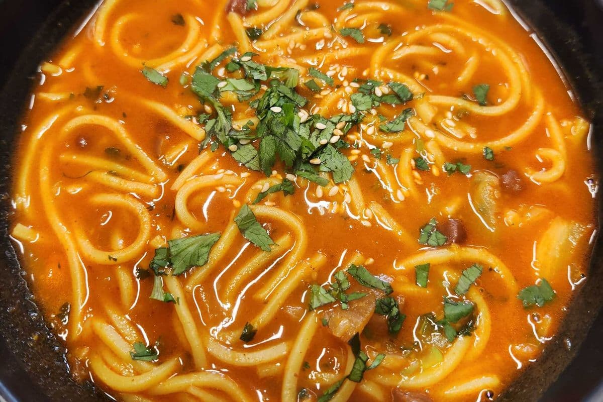 Thukpa Veggie Sada Jhol (Mild Soup) Vegan