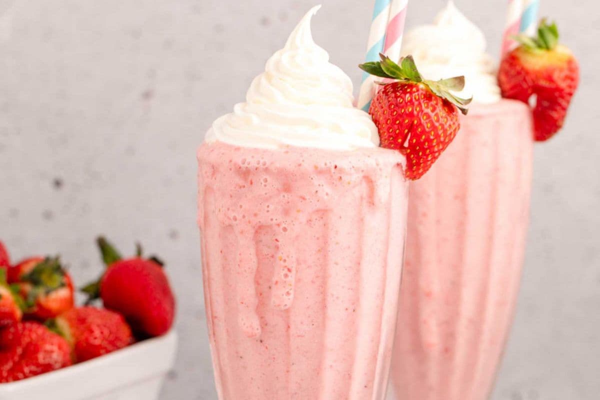 Strawberry Milkshake 草莓奶昔 (20oz)