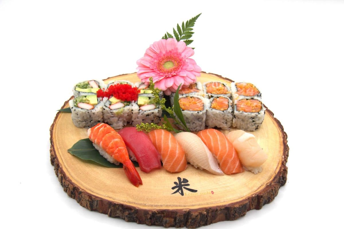 C4. Sushi and Roll Combo (18pcs)