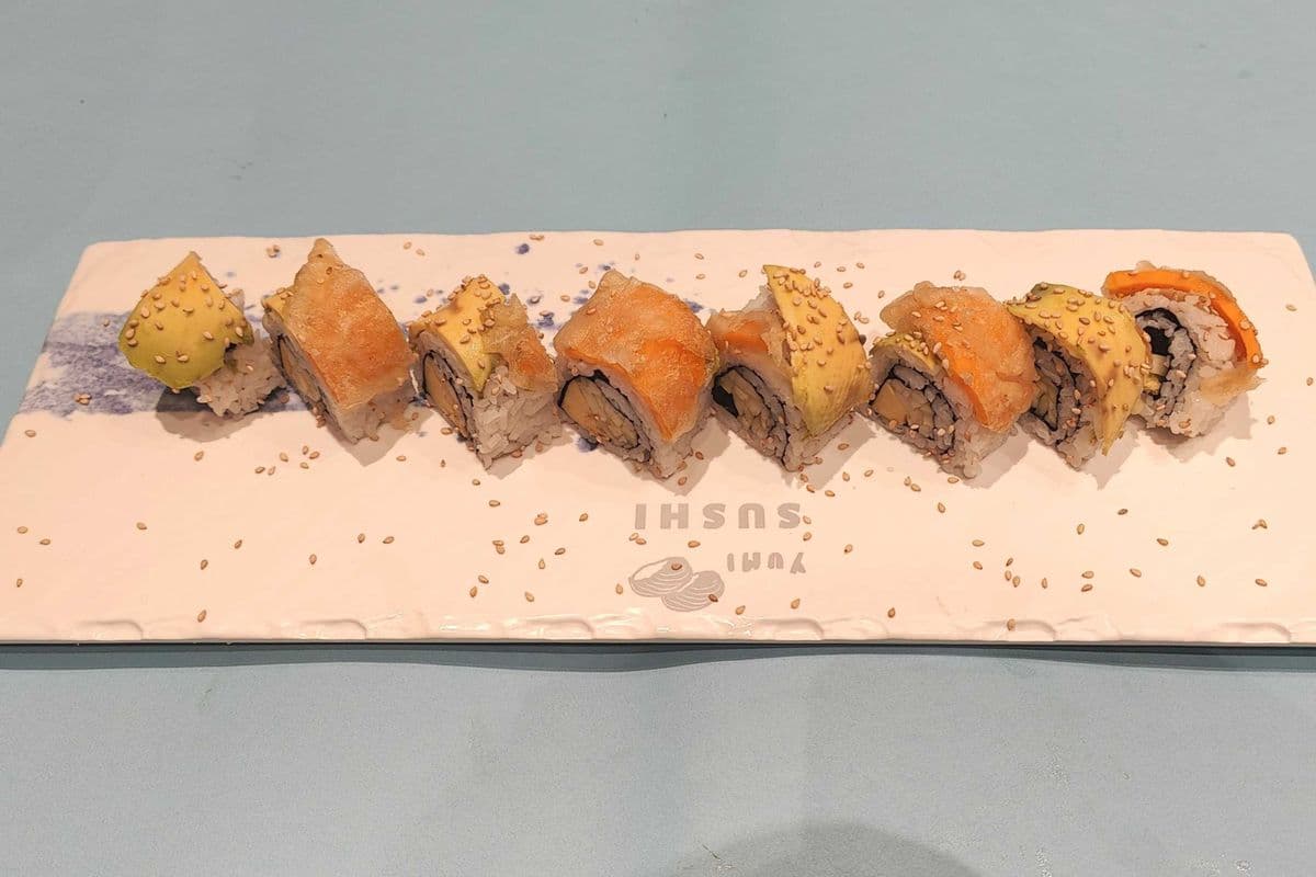 Vegetable Dragon Roll (8 pcs)