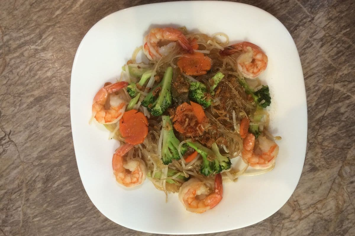 X82. Stir-Fried Clear Noodles with Shrimp and Vegetables/ Hu Tieu Dai Xao Tom, Rau Cai