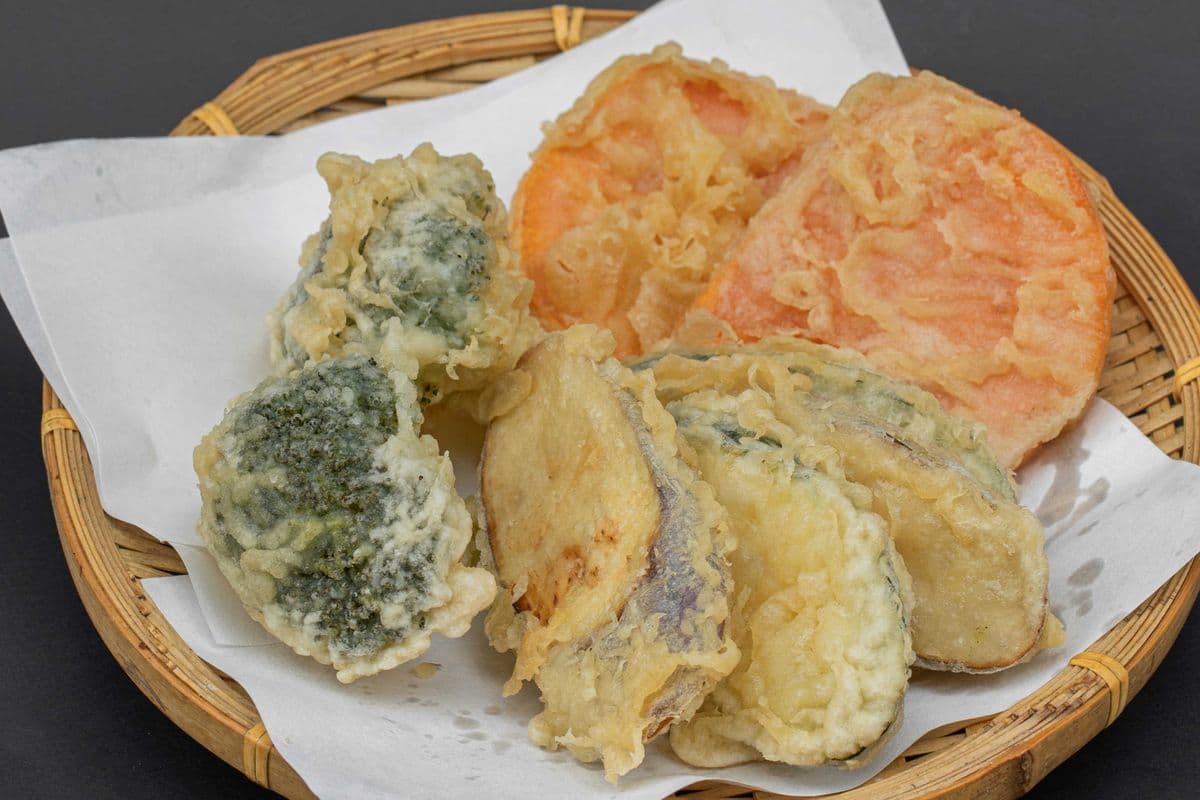 14. Mix Vegetarian Tempura (8 pcs)
