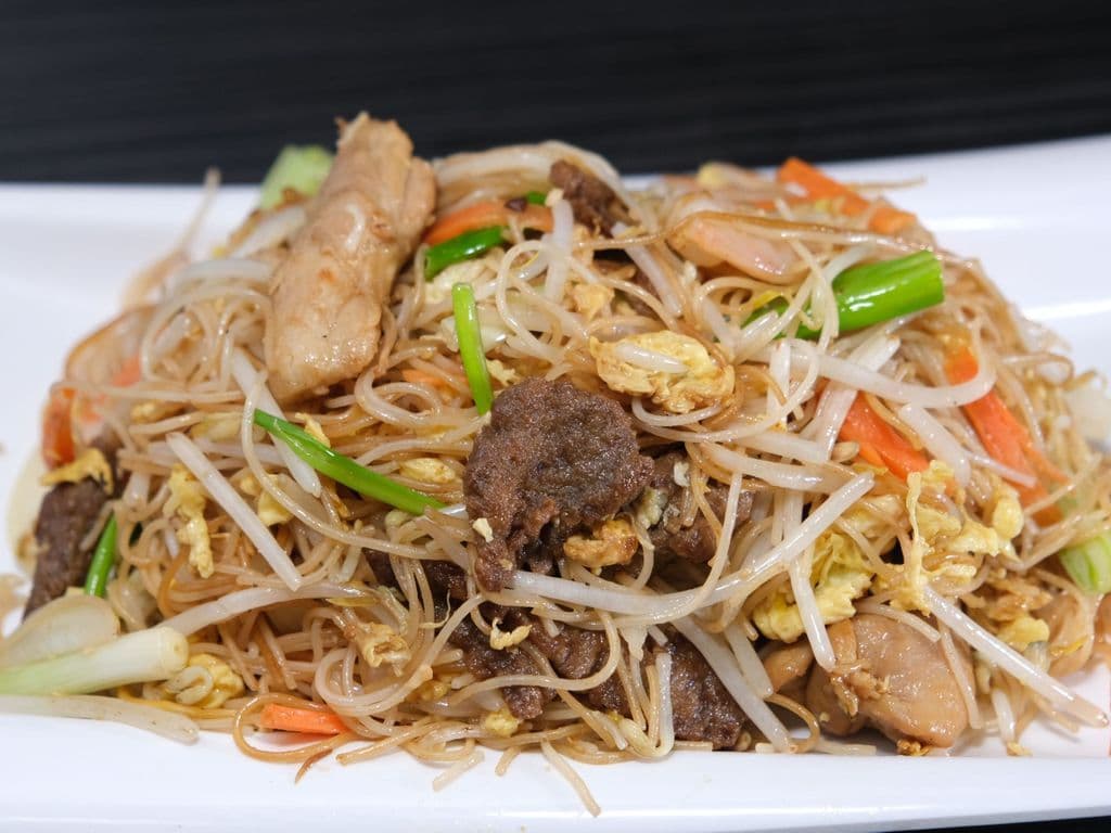 Cantonese Style Rice Vermicelli (广东炒米粉)