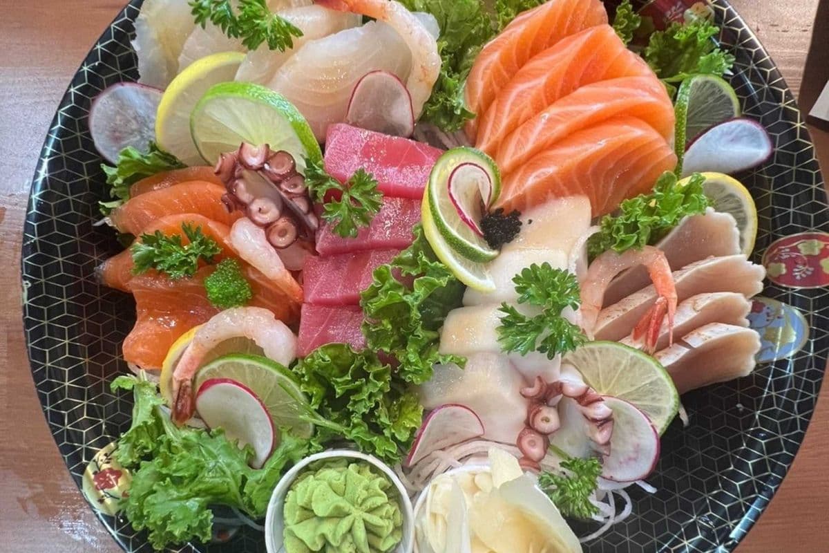 Sashimi Platter (28 pcs) (28 pcs)