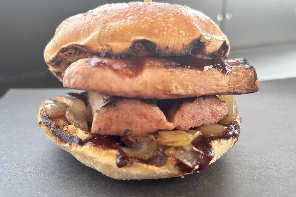SAUSAGE SANDWICH