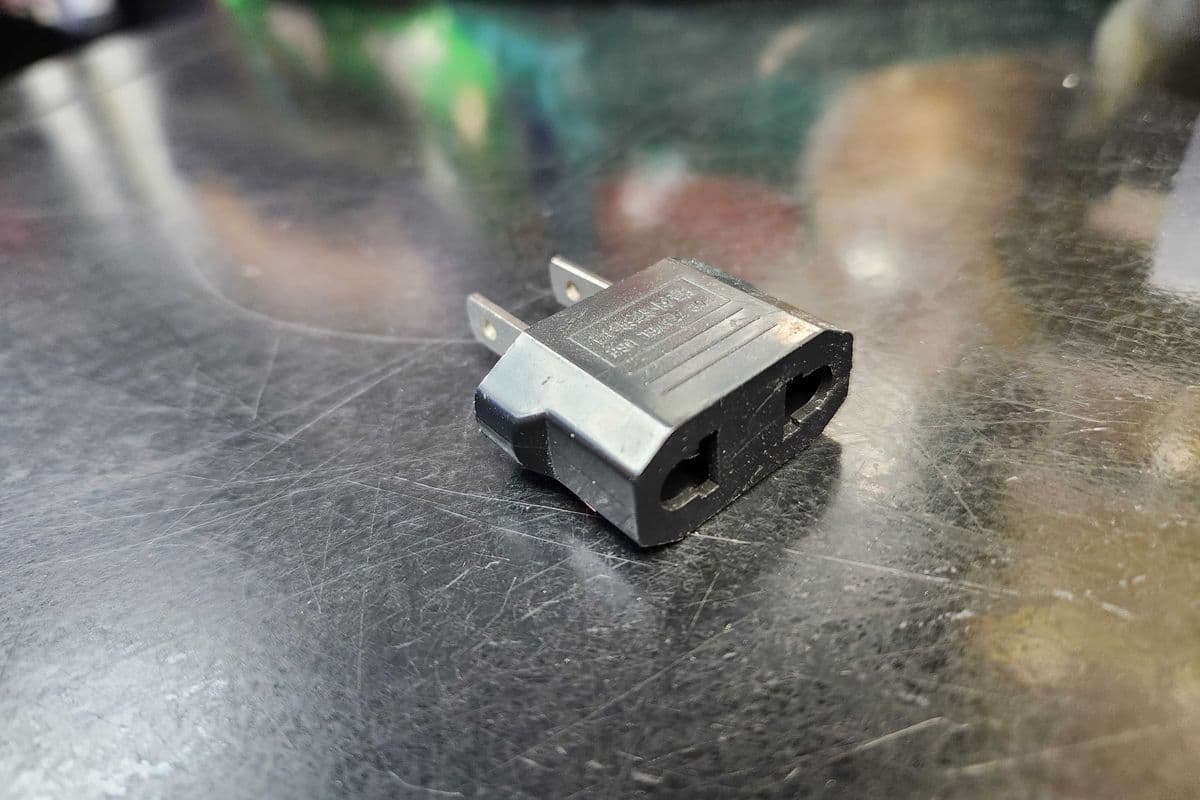 Travel adapter Europe to US - Adaptateur de voyage Europe vers États-Unis