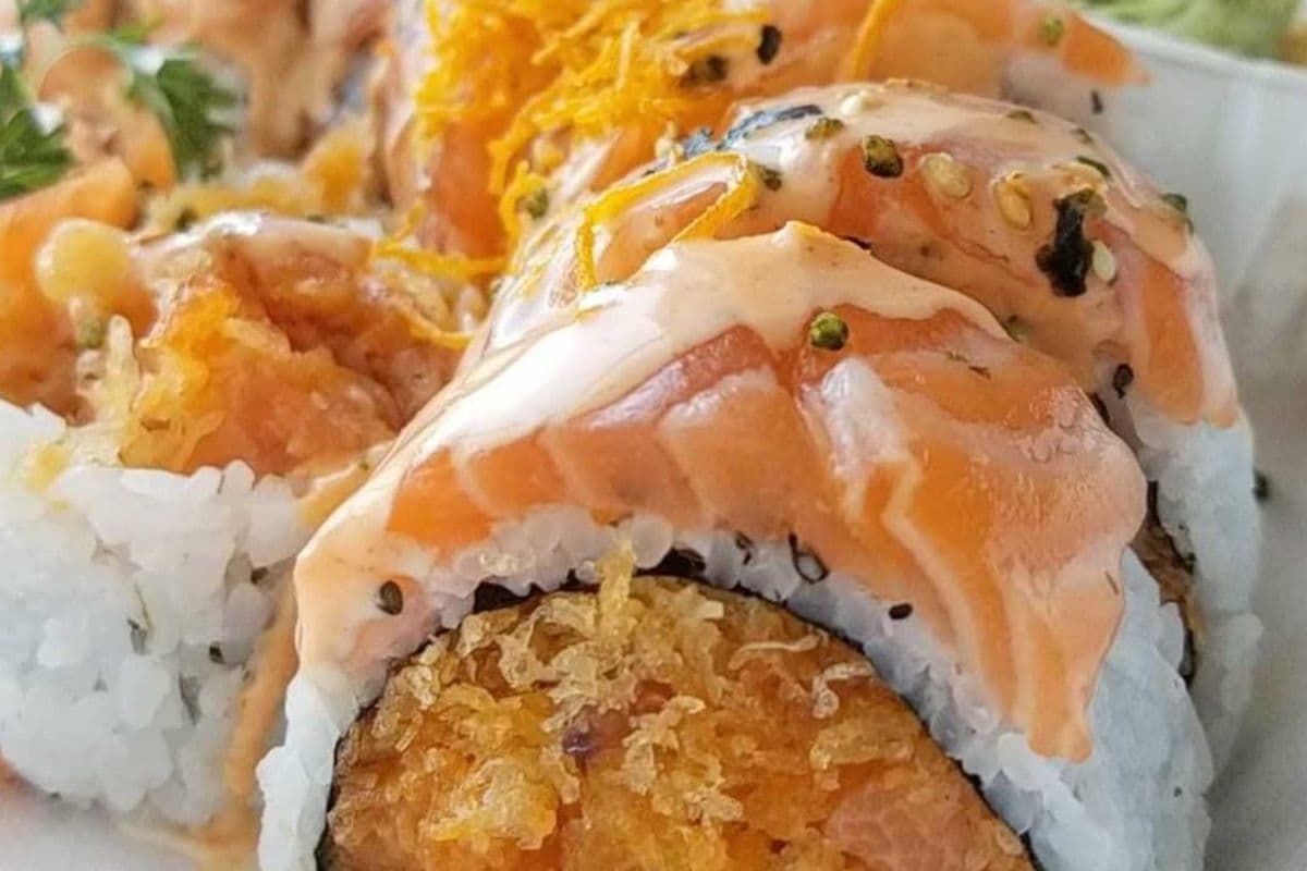 125. Salmon Lover's Roll (9 pcs)