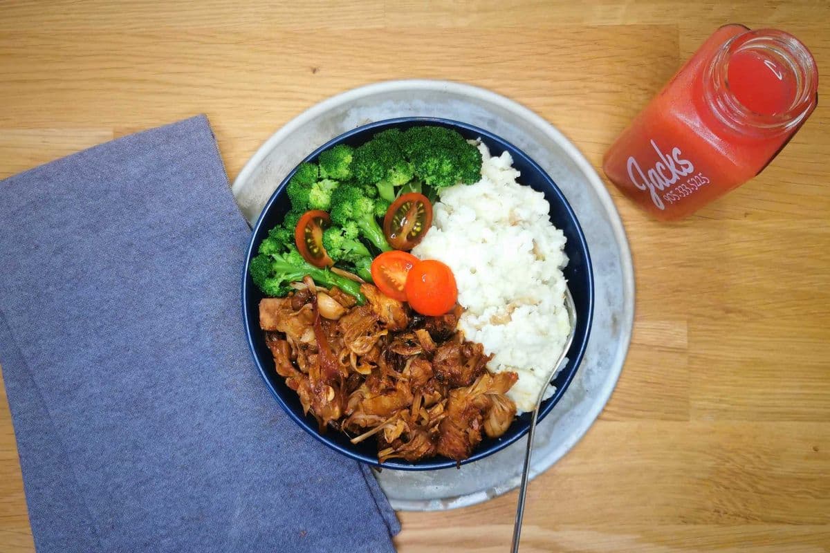 Superbowl Quinoa Chili (V, GF) (620 Cal)