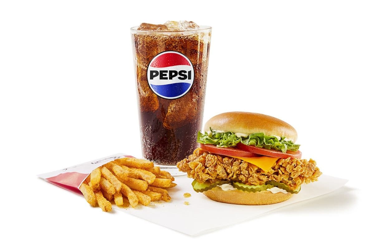 Combo du Fameux sandwich au poulet deluxe / Deluxe Famous Chicken Sandwich Combo