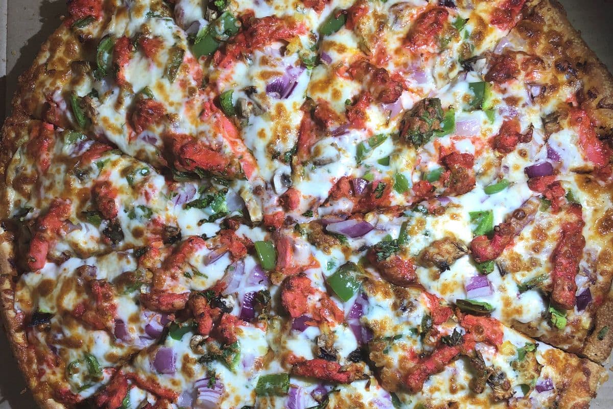 Medium Tandoori Chicken Special Pizza